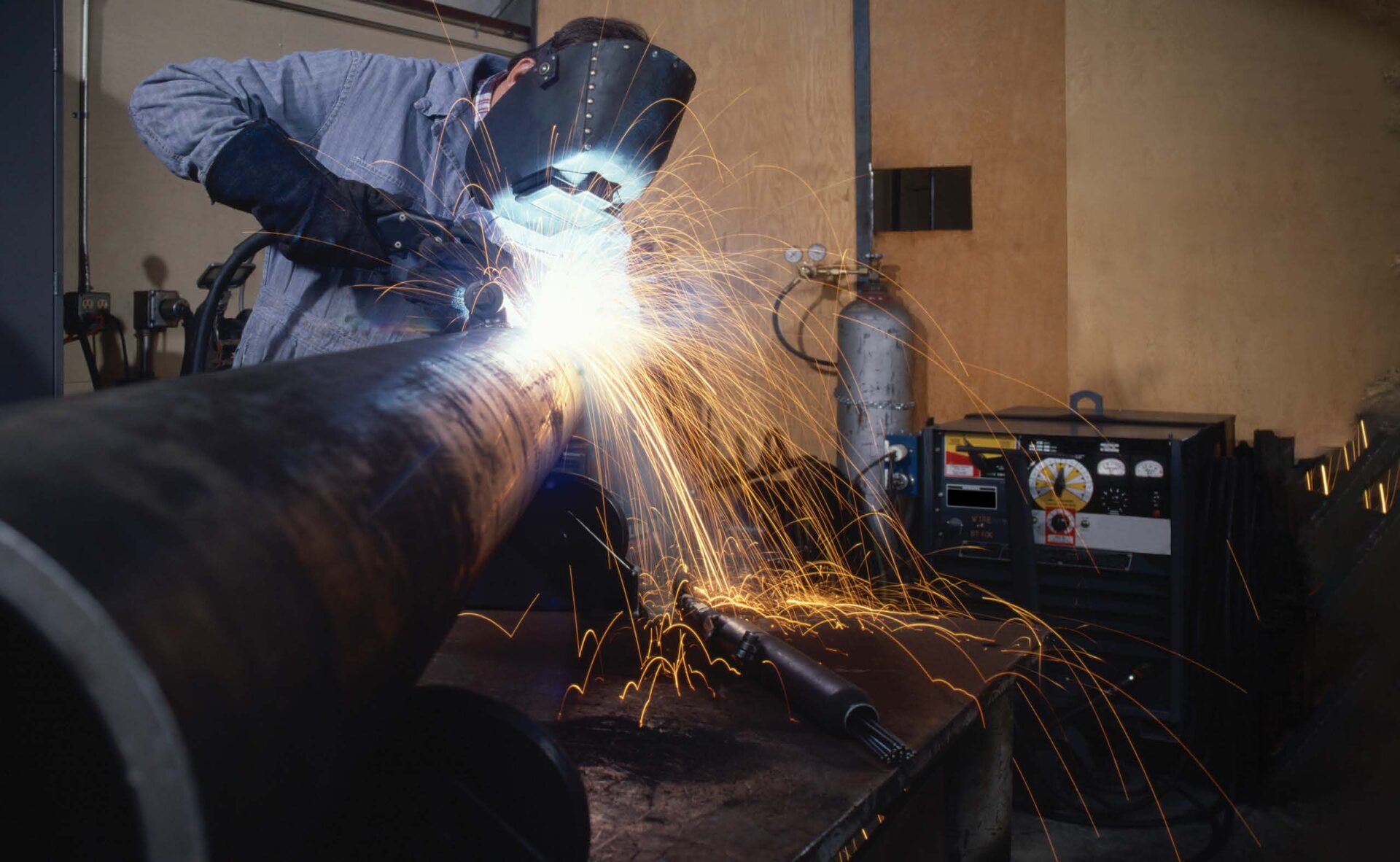 Dupill Group welder on a large-component field weld